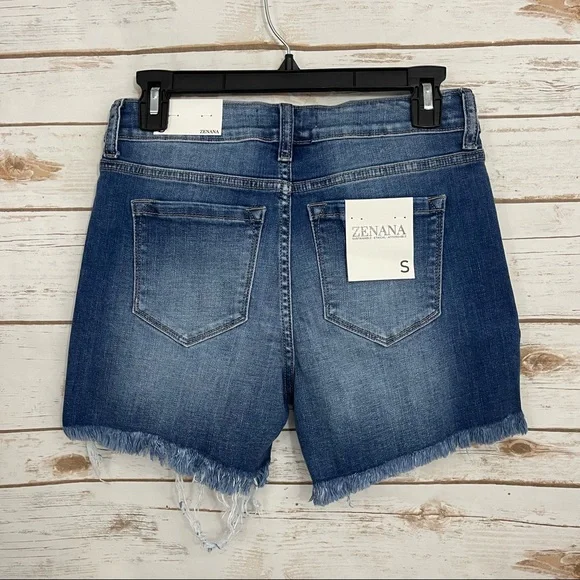 NWT Zenana Medium Wash Denim High Rise Raw Hem Shorts - Picture 2 of 8